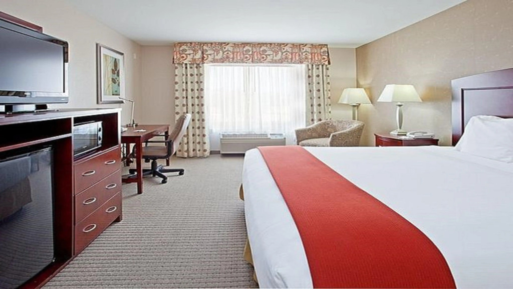 Holiday Inn Express & Suites College Station by IHG