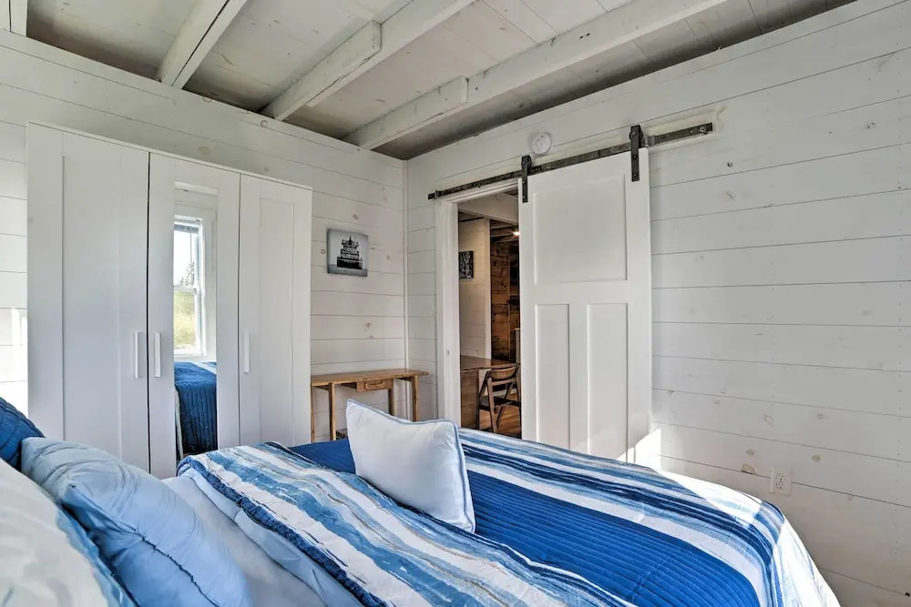 Cozy Cedarville Cottage - Walk to Lake Huron!