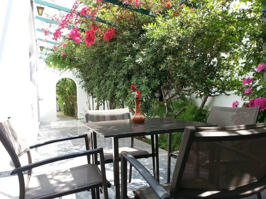Karis Hotel