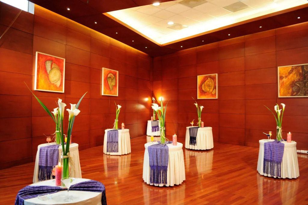 Suites Camino Real
