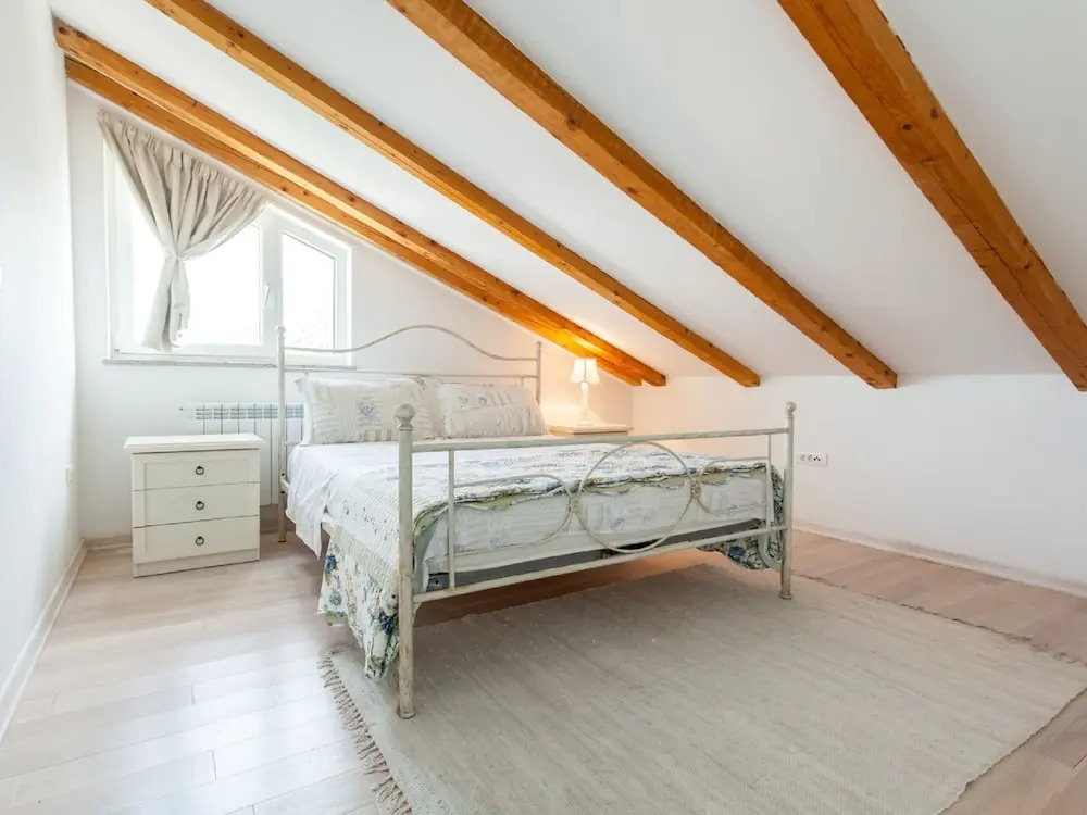 Spacious Apartment in Vantacici near Sea