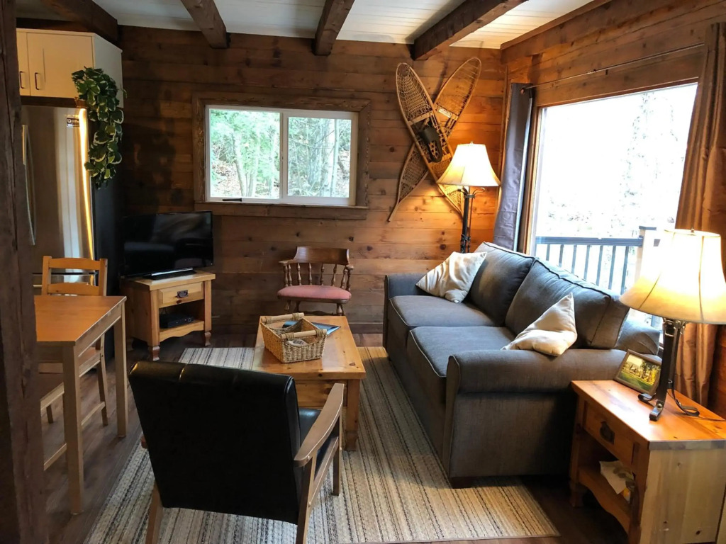 4 Mile Creek Cabin (Creekside)