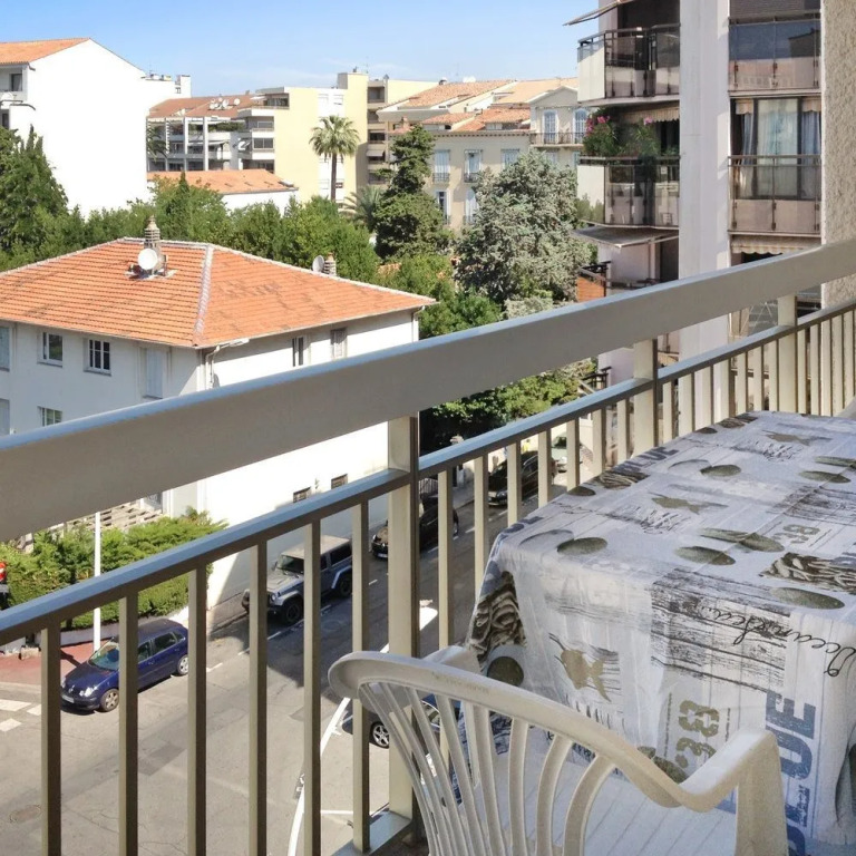 Chic Apartment In Cannes 250m From The Beach!