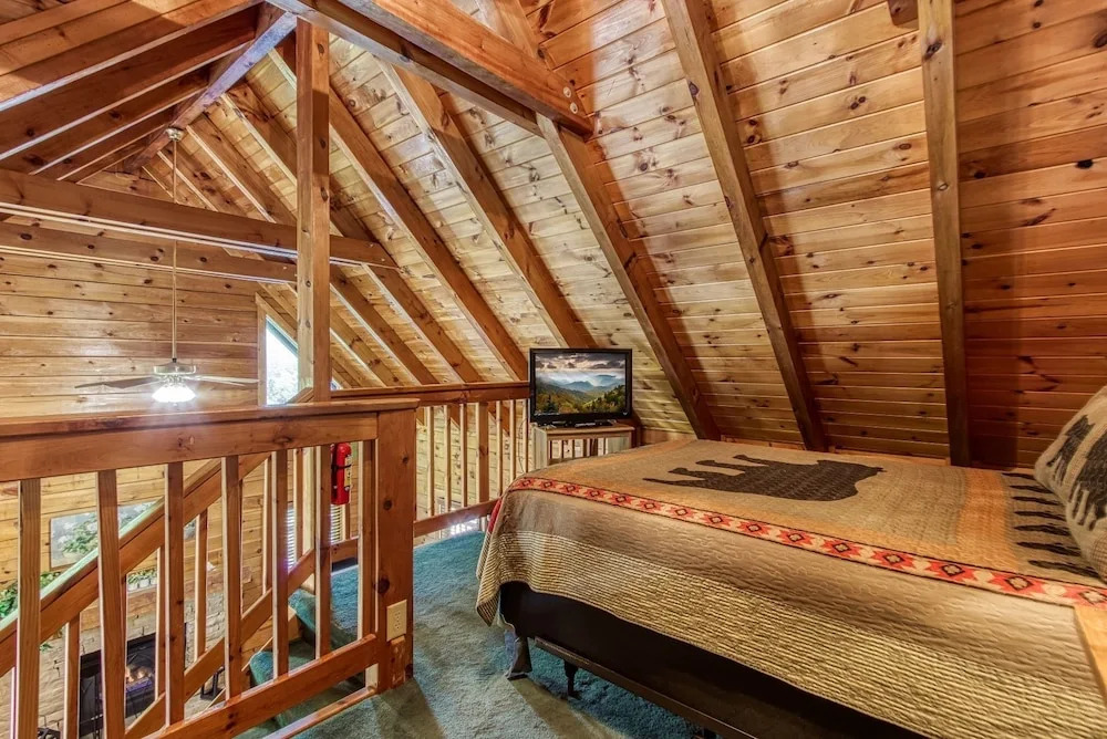 ER5 - Log Heaven - Great location! Close to all the action! cabin