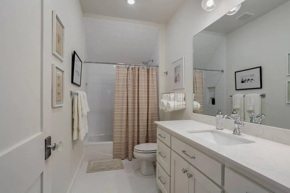 The SoFay Farmhouse - 1 Mile From U of A - Luxury Amenities
