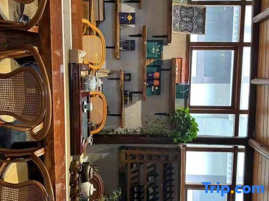 Huayutang Renwen Inn