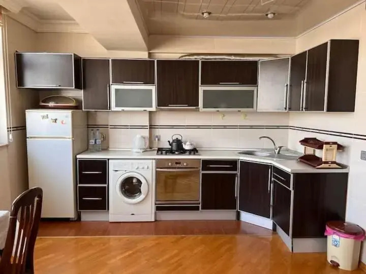 Lovely 1-bedroom flat with a full view of F1 DRS zone and Flame Towers
