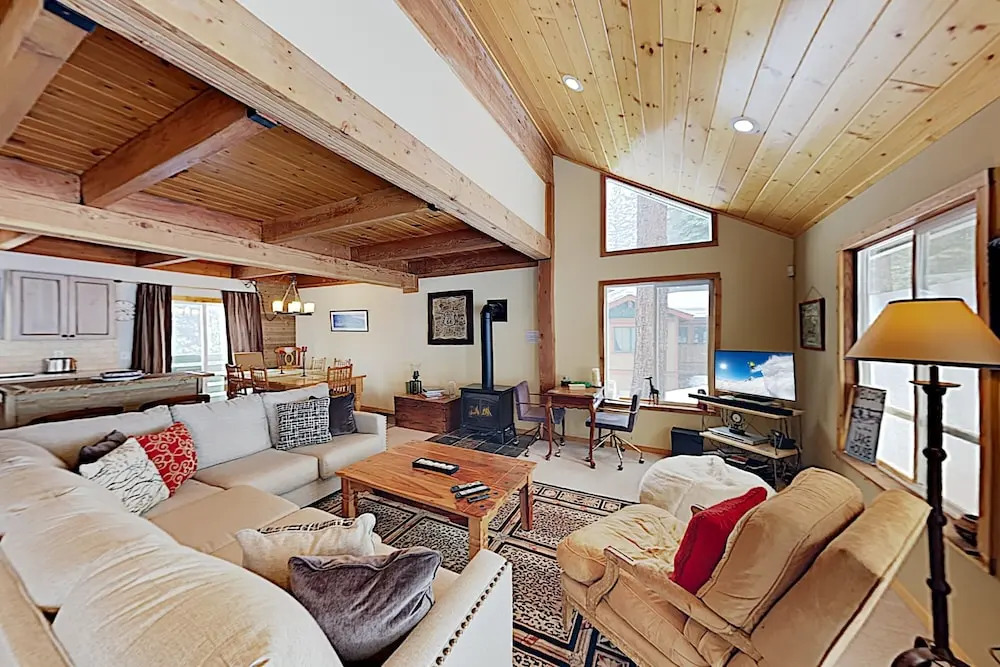Charming Tahoe Donner Cottage by RedAwning