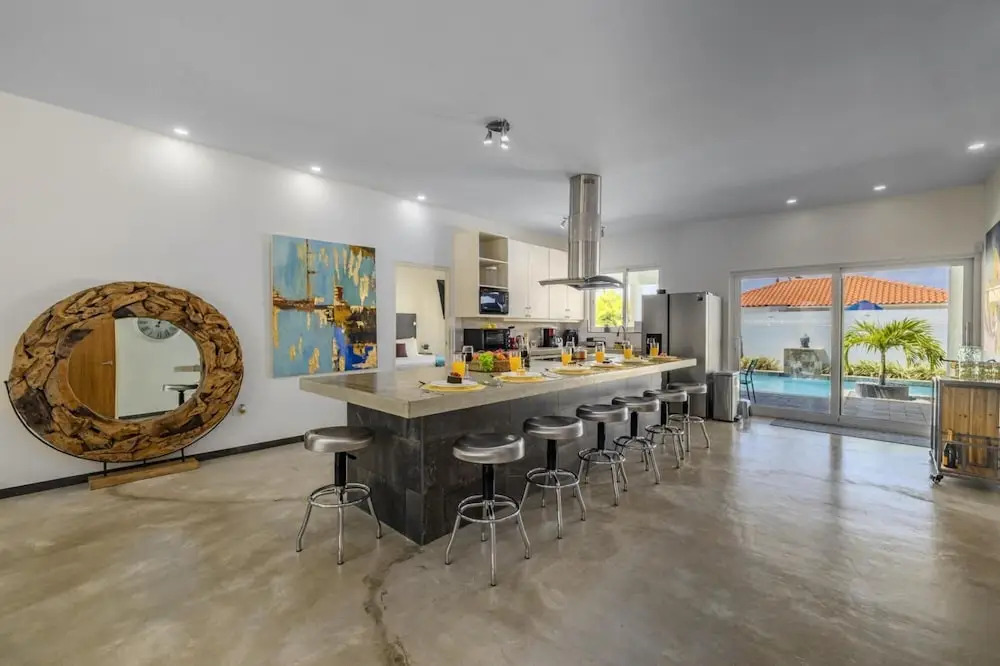 NEW Modern 4BR 4 5BA w Pool Outdoor Dining