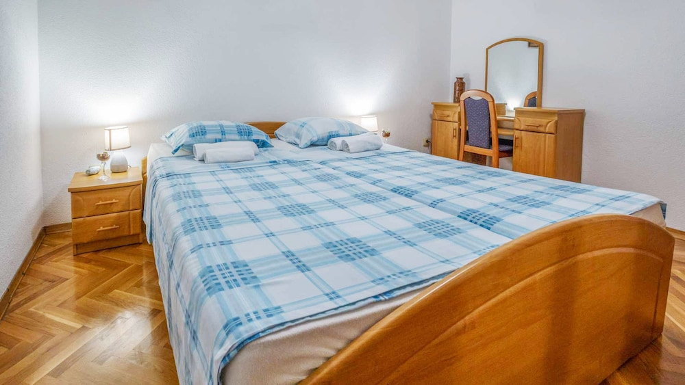 Apartment Diracca