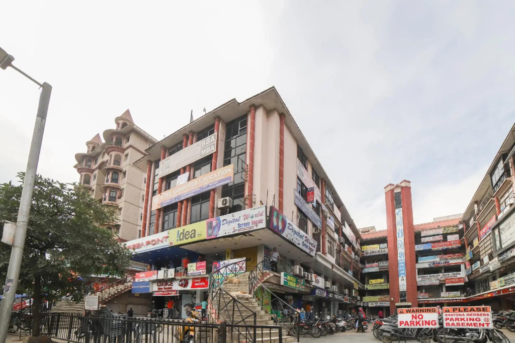 OYO 66877 Hotel VM Palace