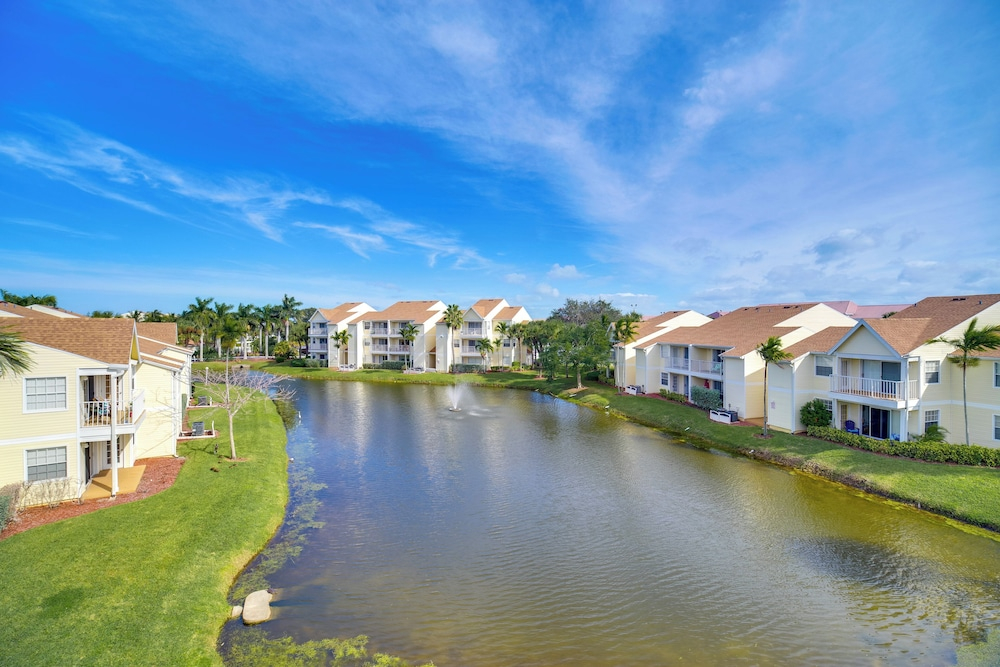 Walk to Canova Beach Park: Couple's Coastal Condo