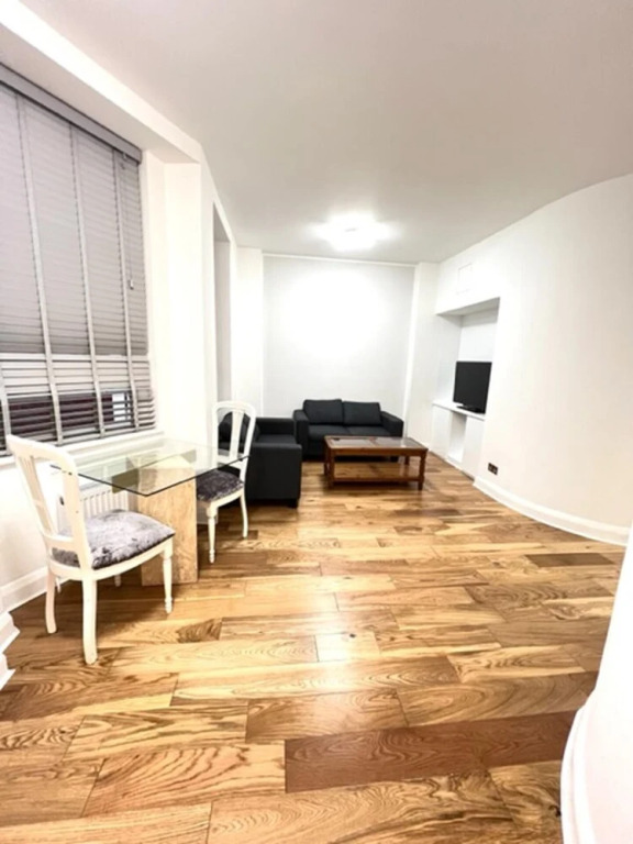 Impeccable 2-bed Apartment in London