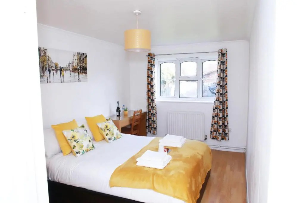 Lovely 2-bed Apartment in Harrow