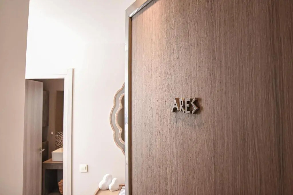 Wisdom Residence Luxury Apartments at Plaka
