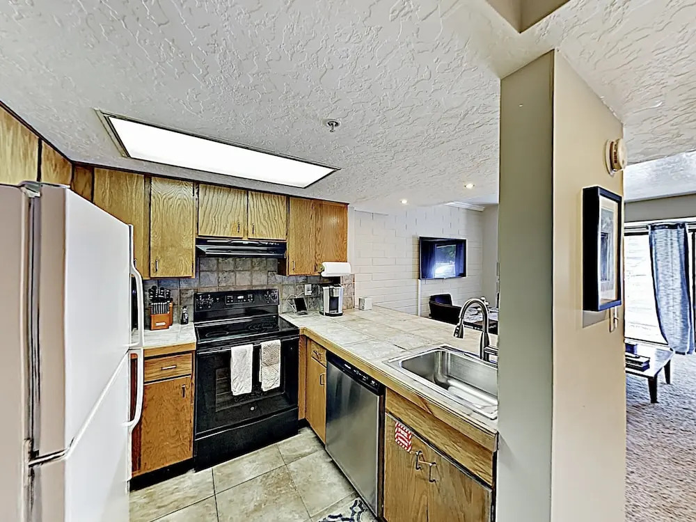 New Listing! Cozy Getaway W/ Hot Tub, Near Slopes 2 Bedroom Condo