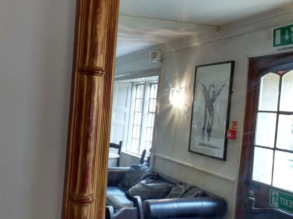 Bell House Hotel & Restaurant