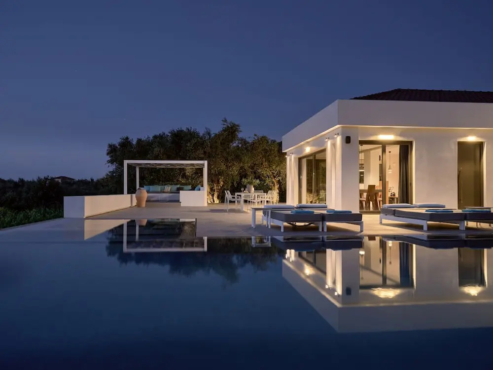 Drallos Luxury Villa - Private Heated Pool & Sleeps 15, by ZanteWize