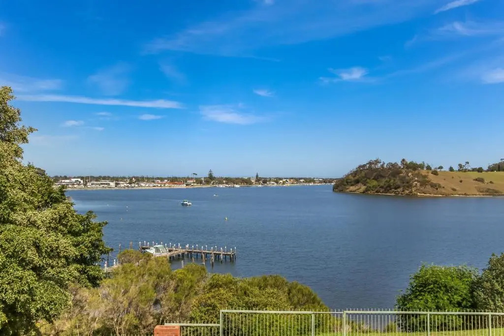 The Point - Spacious Waterfront Escape