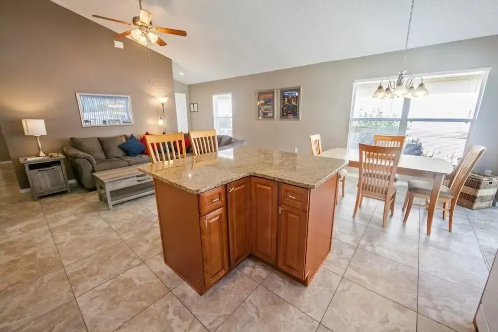 Private Pool 2 Queens And Twin Room! 3 Bedroom Home by RedAwning