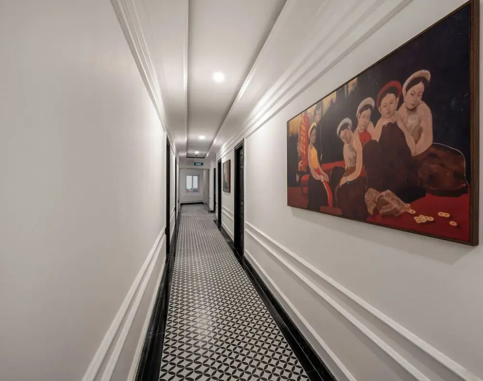 The Elegant Boutique - Hue