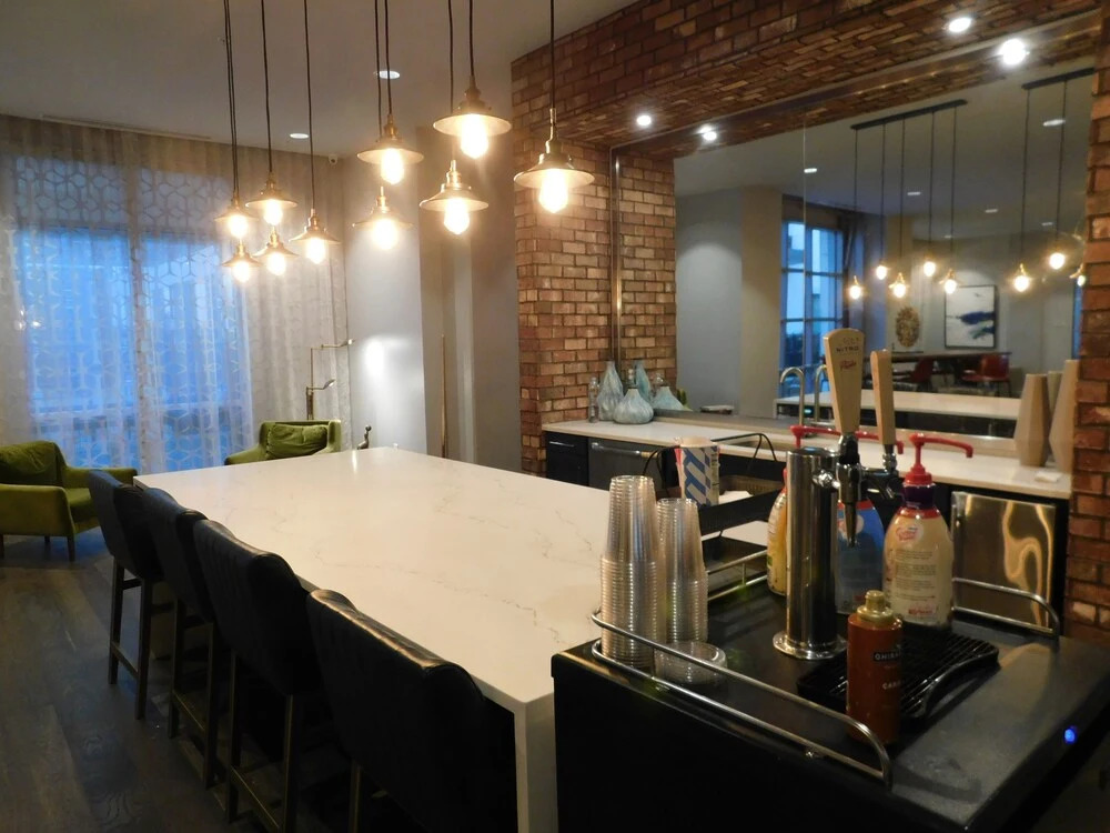 Dream Suites At River East