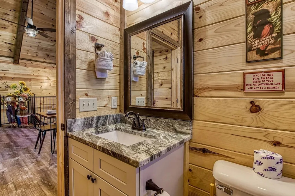 ERN822 - Smoky Oasis - Great Location, Private Indoor Heated Pool! cabin