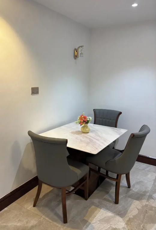 Ridgeway Apartments
