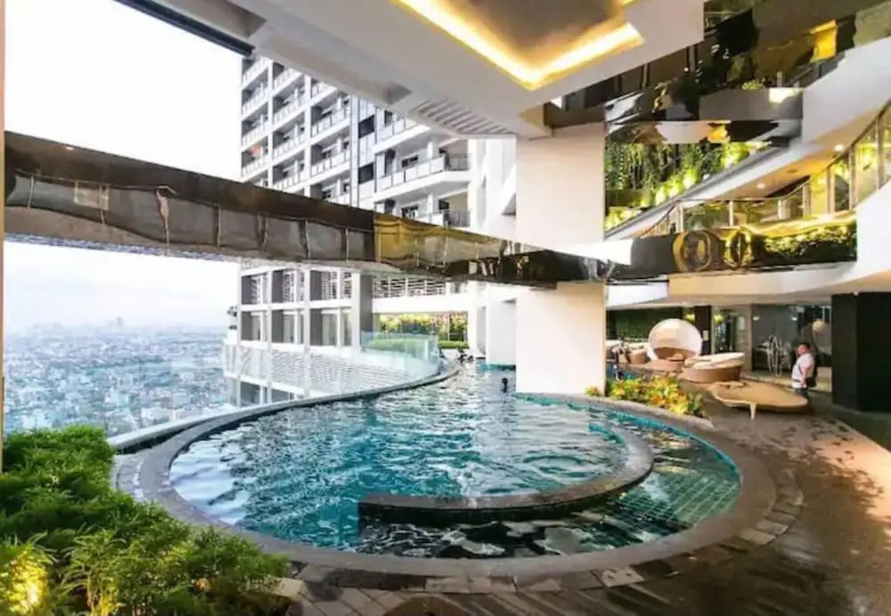 Gramercy Residences Makati by Christine Suites PH with Balcony