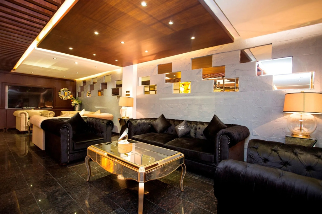 Monsoon Inn