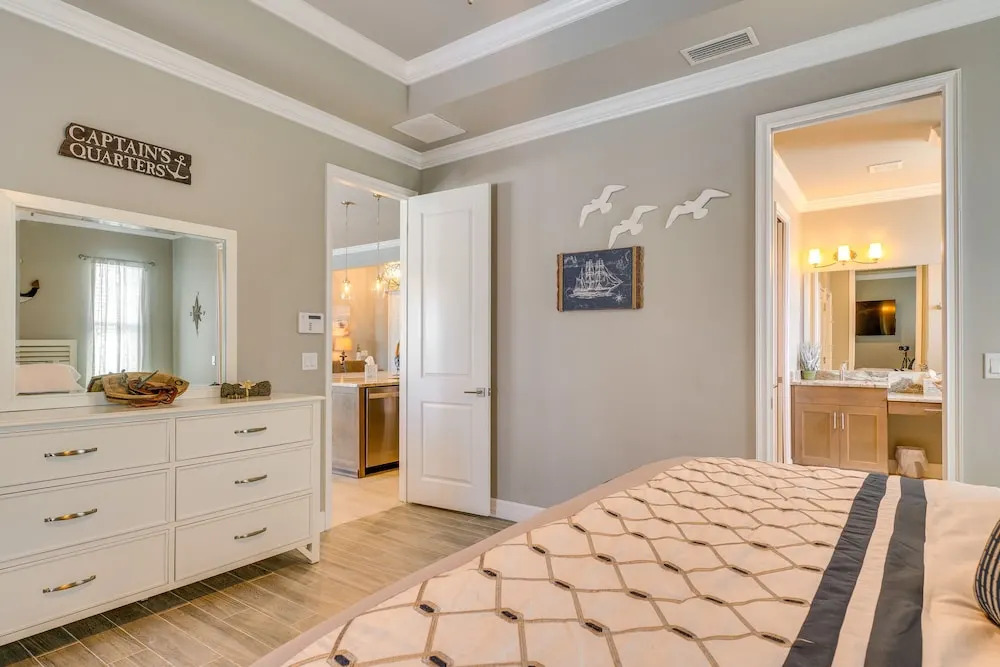 Private Pool & Patio: Waterfront Cape Coral Home