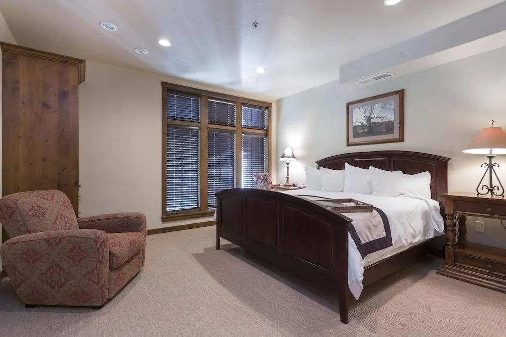 Hotel Room - Silver Baron Lodge