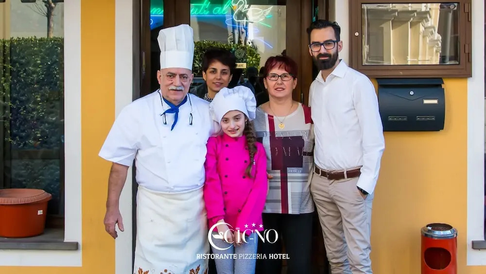Hotel Ristorante Cigno - Camere and Aparthotel