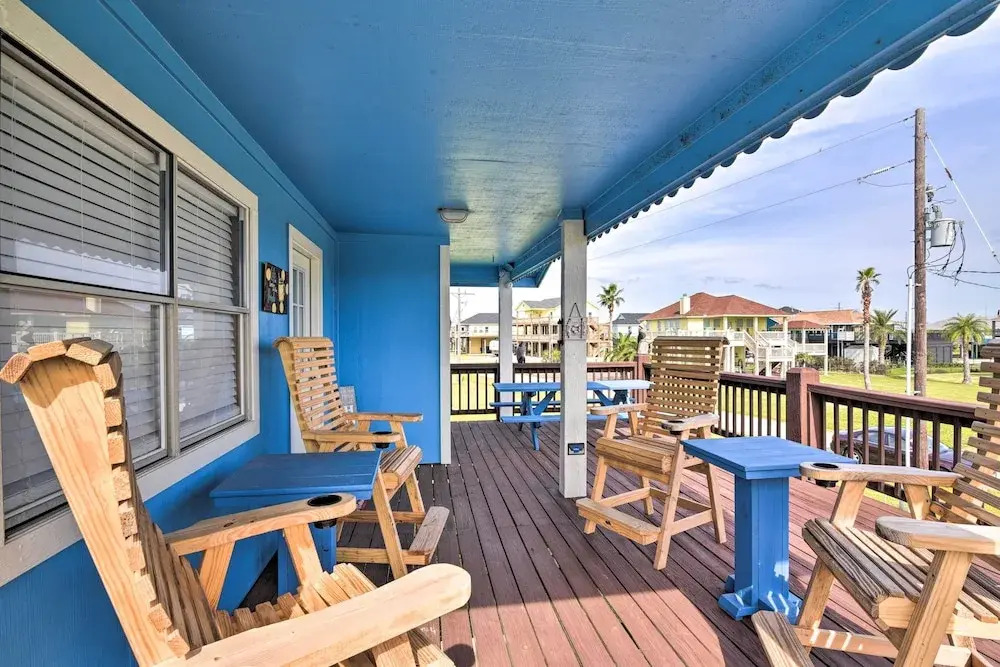 1/2 Mi to Gulf: Family Home in Crystal Beach!