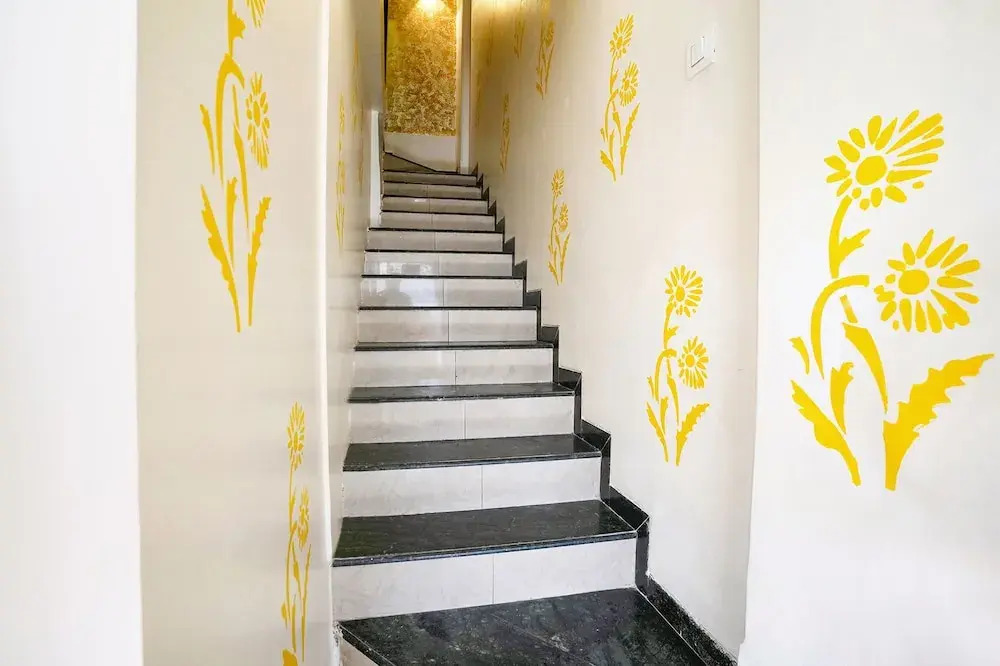 Fabhotel Priceless