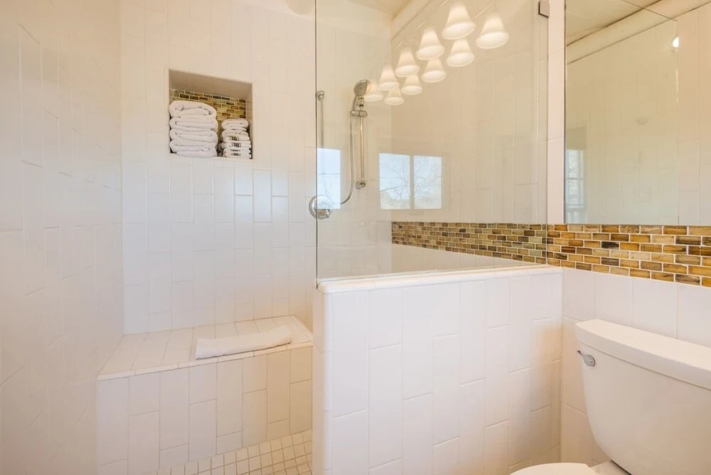 El Caminito - Magnificent East Side Home, Flooded With Light