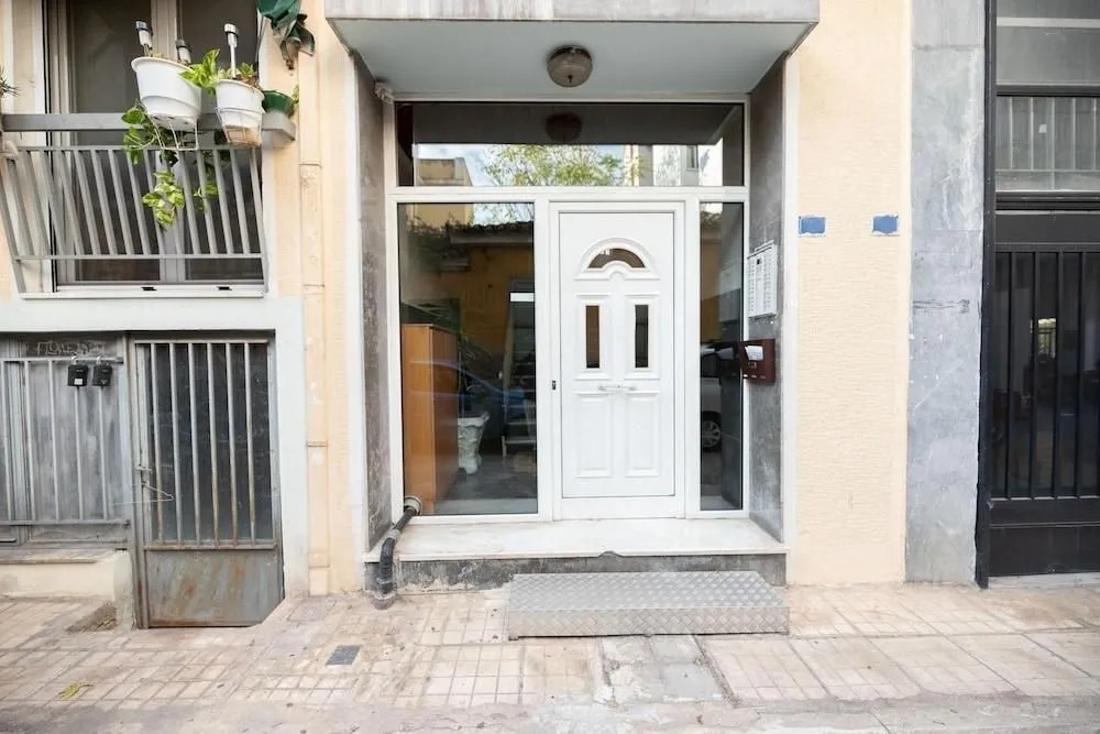Renovated lovely aptm near to Acropolis