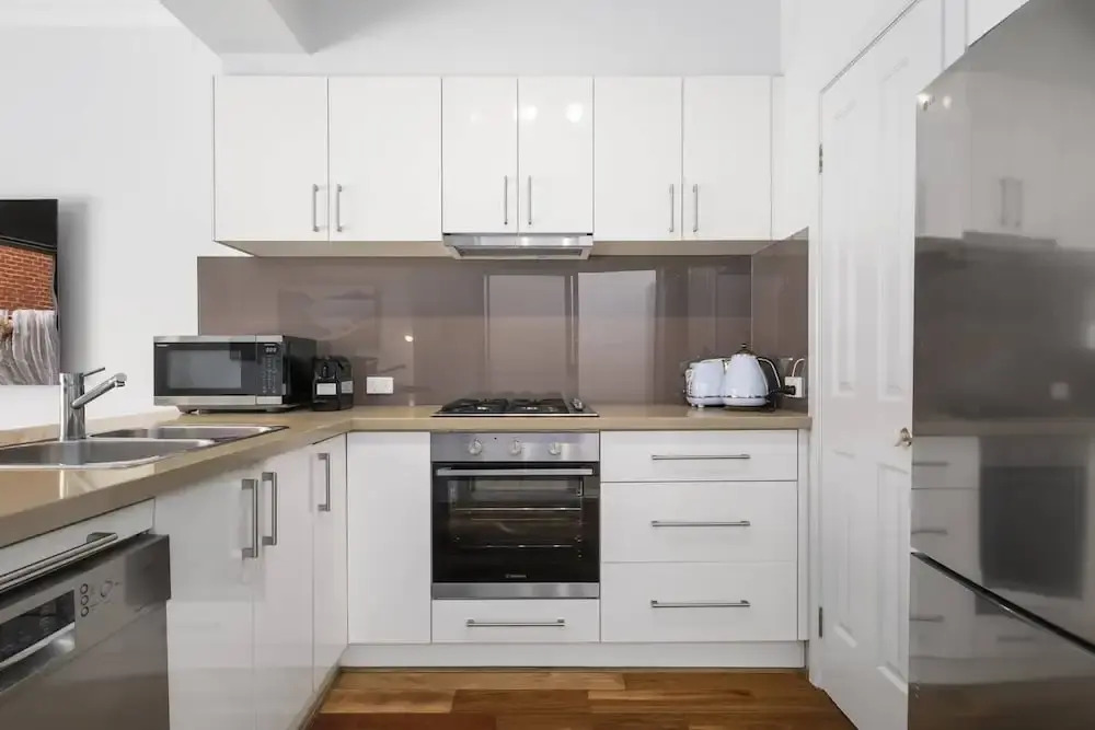 Elegant 3-bed Townhouse in Leafy Kensington