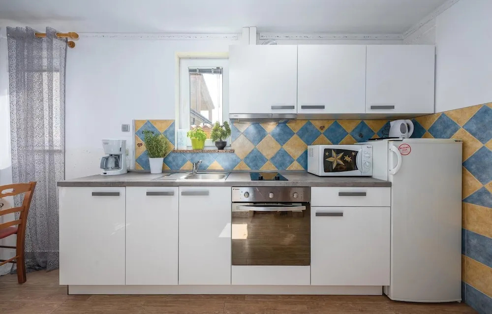Awesome Home in Baderna With Wifi and 2 Bedrooms