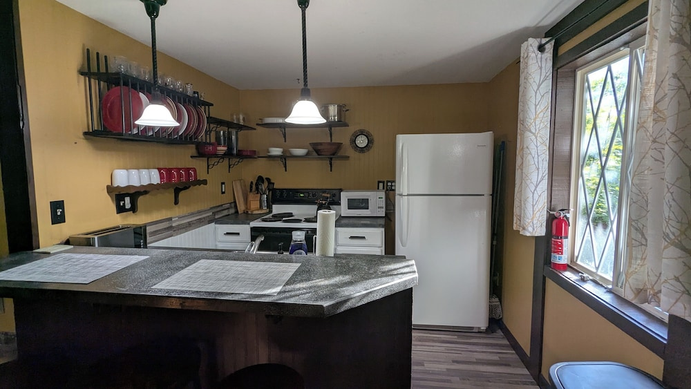 Chalet w Loft Near Sleeping Bear 2552