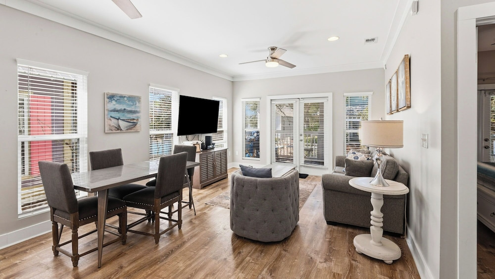 Seacrest 3BR Cottage at Camp Creek Pool, Hot tub & Beach Nearby!