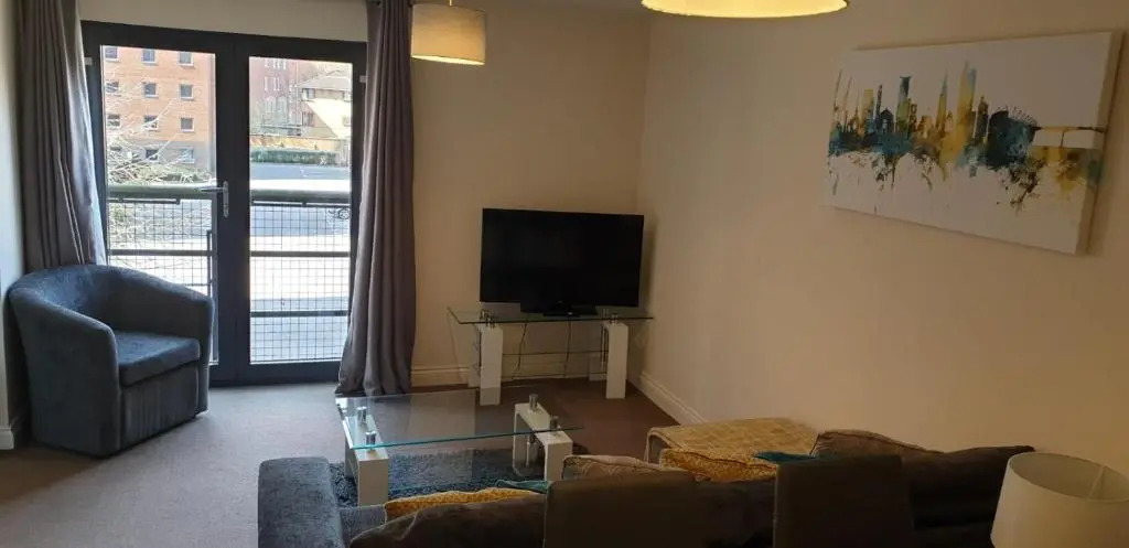 BEST PRICE!Superb City Centre 2bd Apartment, 1 Double bed, 2 Singles or Superking, Sofabed, Smart TV & FREE SECURE PARKING