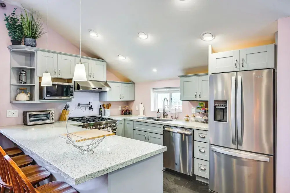 5 Mi to Dtwn Tacoma: Modern Studio Retreat