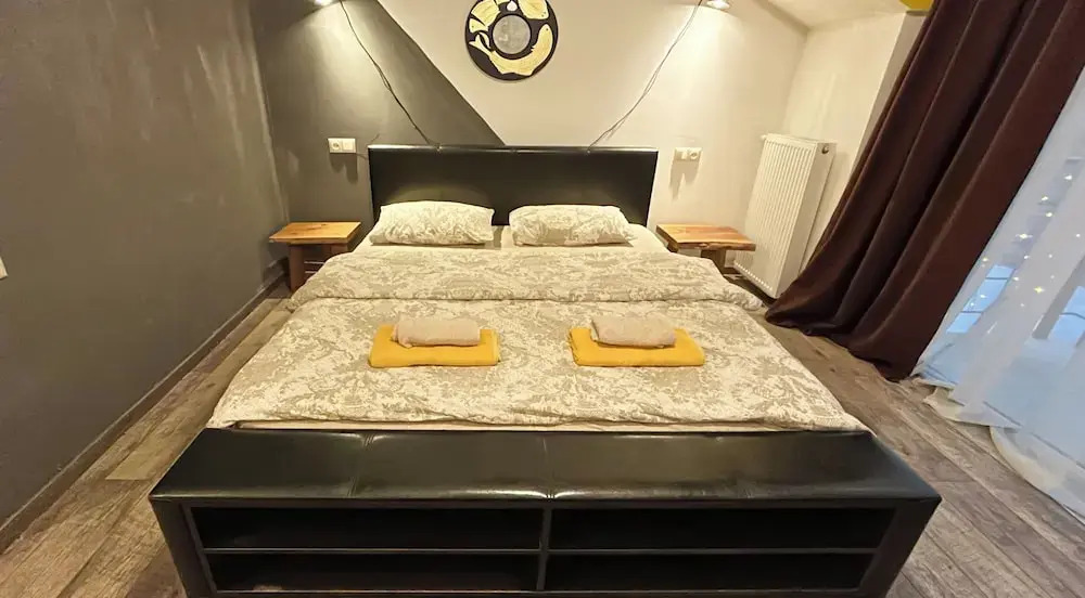 Mestia Retreat Sleeps 12 With Garden