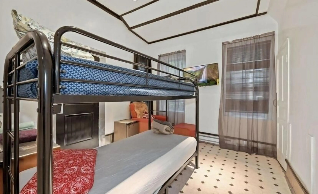 Stylish 4 bedroom home near Philadelphia