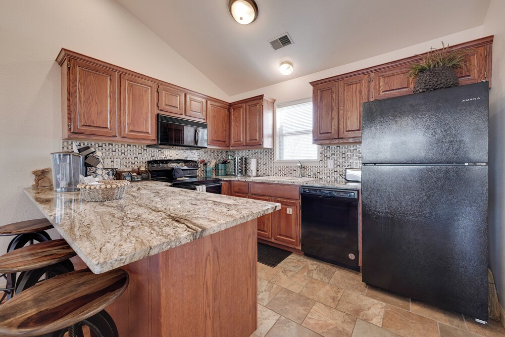 6 Mi to Branson Strip: Resort Condo w/ Perks