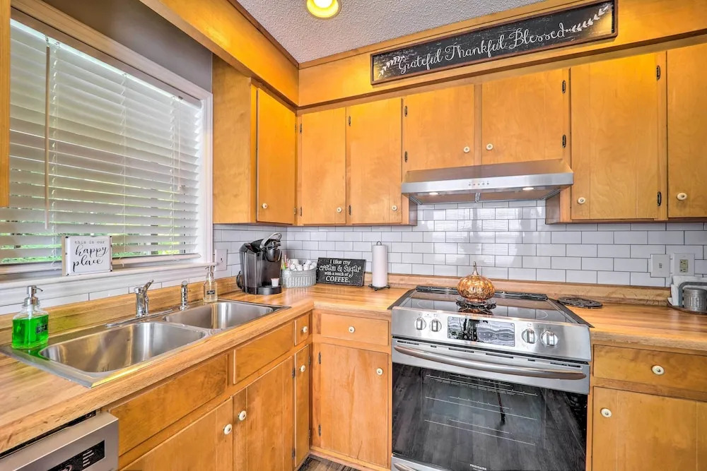 Deep Gap Cottage w/ Fire Pits - Hike & Ski!
