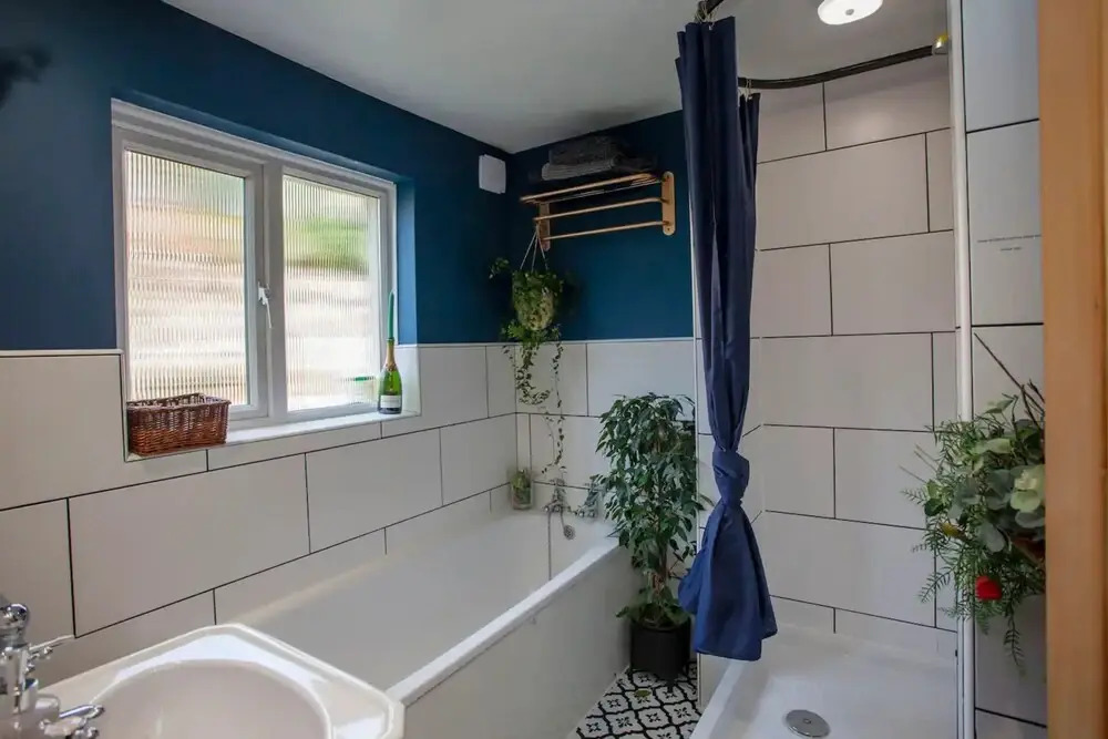 Stylish and Bright 2 Bedroom Flat in Bristol
