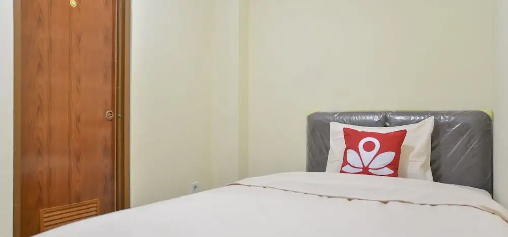 ZEN Rooms Near ITC Roxy Mas