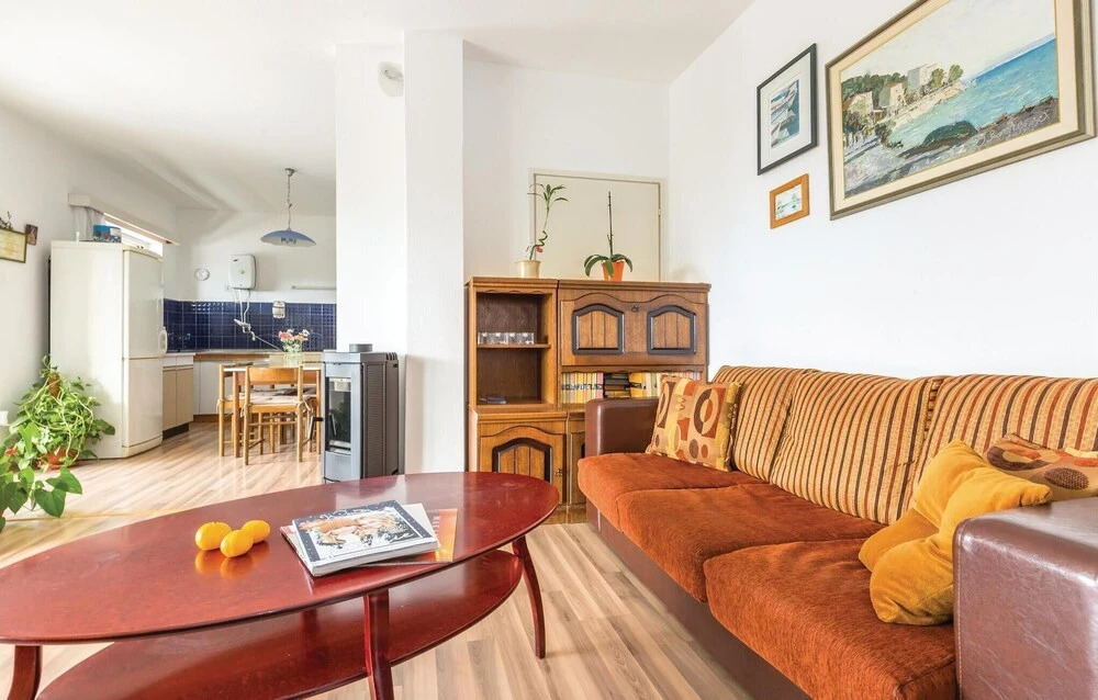 Beautiful Home in Makarska With Wifi and 2 Bedrooms